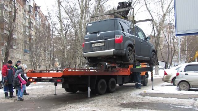 Эвакуация автомобилей с тротуара. смотреть онлайн