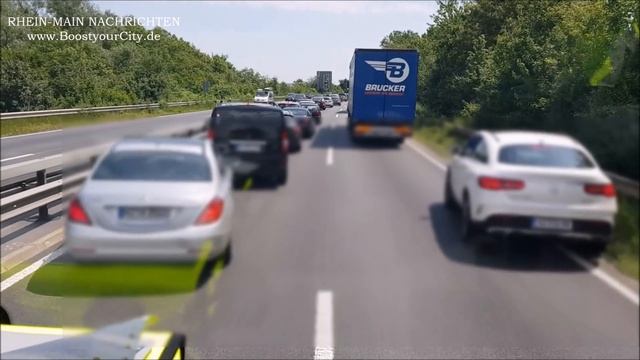 A60 Mainz: Blockierung Rettungsgasse bei Fahrzeugbrand | Einsatzfahrt смотреть онлайн