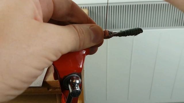 Making spring bobbin holder detailed (fly tying | jig tying | feathered treble) смотреть онлайн