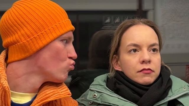 ЦЕЛУЮ ДЕВУШЕК В МЕТРО/СКОЛЬКО ДЕВУШЕК ПОЦЕЛОВАЛИ В ГУБЫ?/ПРАНК В МЕТРО😘 смотреть онлайн