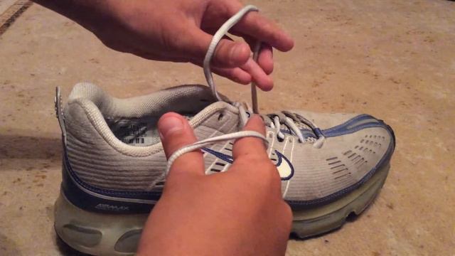 Как быстро завязать шнурки смотреть онлайн