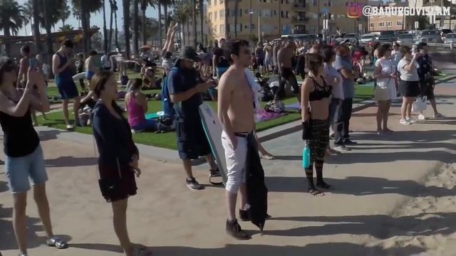 Дедушка наказывает качков на турнике Oldman Workout Prank смотреть онлайн