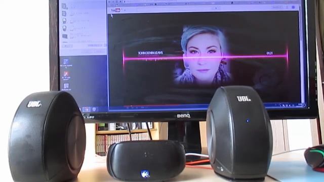 JBL Pebbles vs Logicool Mini Boombox смотреть онлайн