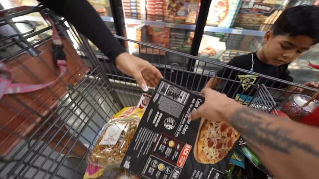Zakyius Goes Shopping Alone For The First Time *unlimited food* смотреть онлайн
