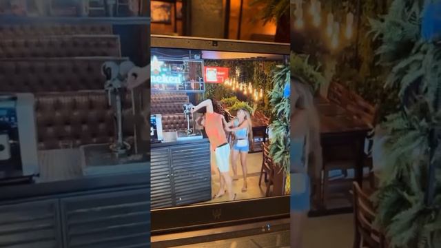 Оставила парня без присмотра на 2 секунды

100% понимания, 0% осуждения