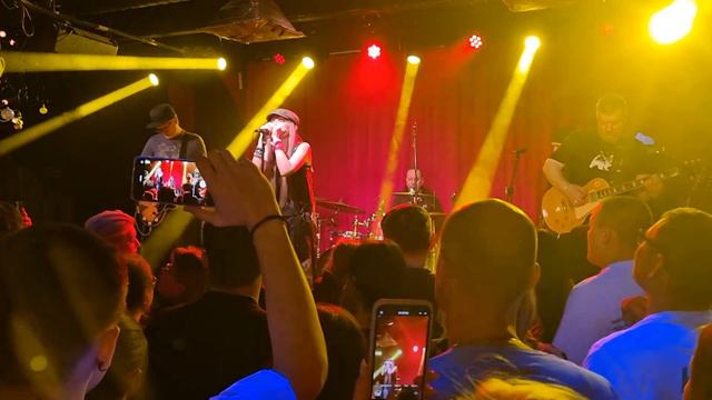 Маша и Медведи - Земля - Live 15.01.2023 16 тонн Moscow смотреть онлайн