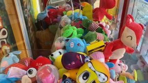 ГОРА ИГРУШЕК В АППАРАТЕ ХВАТАЙКА / ВЫИГРАЛ КУЧУ ИГРУШЕК НА ШАРУ
