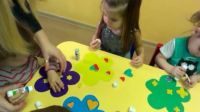 Детский мастер-класс "Готовим подарок маме к 8 Марта!", аппликация. часть 3. смотреть онлайн