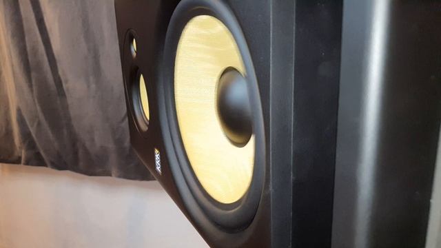 KRK Rokit 10-3 G4 Sound Demo - Overdue смотреть онлайн