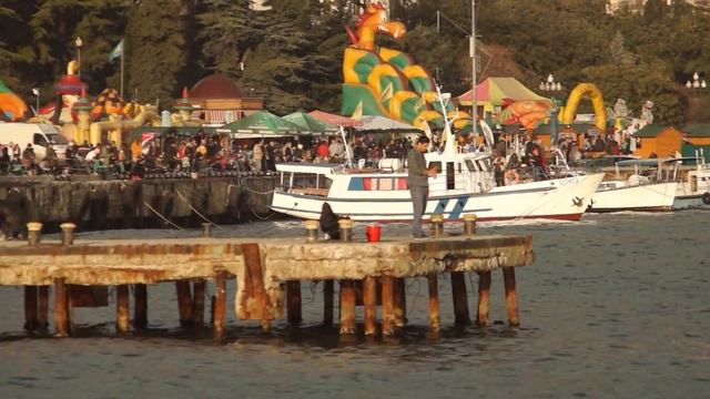 Зимняя рыбалка в Ялте (Крым) сегодня Fishing in Yalta (Crimea) today смотреть онлайн