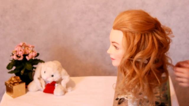 Прическа на средние и длинные волосы. Как сделать греческую косу? 1 вариант смотреть онлайн