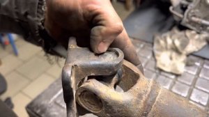 Замена крестовины кардана на Suzuki