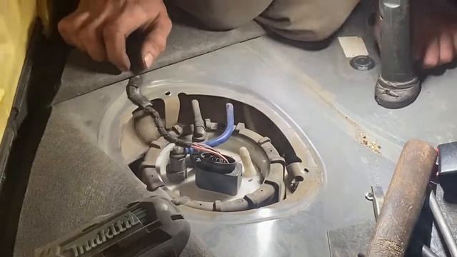 ЗАМЕНА БЕНЗОНАСОСА НА ФОЛЬКСВАГЕН ПОЛО смотреть онлайн