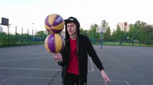 Уроки от Sky-Starа (Как крутить 2 баскетбольных мяча на одном пальце)---(40 серия)