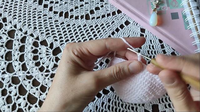 Шляпка для комплекта «Мадемуазель» крючком. Подробный МК. смотреть онлайн