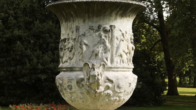 The Waterloo Vase In Buckingham Palace Gardens - Napoleon's Lost Monument To Himself ????