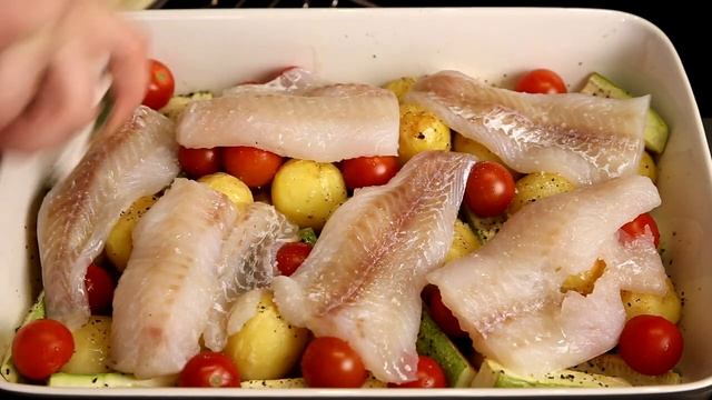 ASMR Cooking Sounds | Baked Fish With Courgettes and Potatoes смотреть онлайн