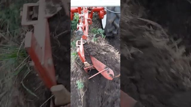 Агро пашет сам с самодельным плугом. смотреть онлайн