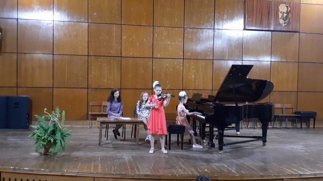 Смирнова Александра (скрипка), Смирнова София (фортепиано). Бакланова Хоровод. смотреть онлайн