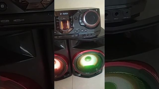 vendo os efeitos DJ do som LG cl87. 2350 w. testado e aprovado ? смотреть онлайн