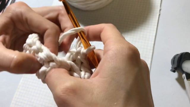 Вязание крючком для начинающих. Рельефные столбики. Резинка крючком. Манжета крючком. смотреть онлайн