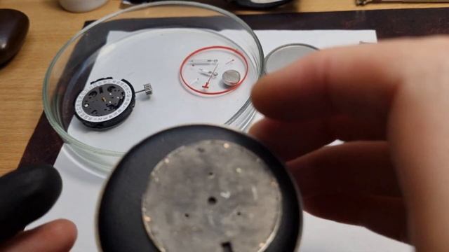 Как припаять ножки на циферблате часов. смотреть онлайн