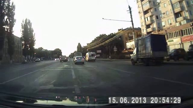 Чуть не сшиб, но предложил подвезти! смотреть онлайн