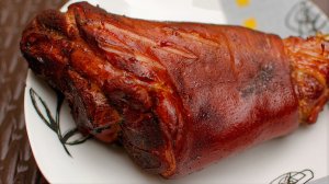 СВИНЬЯ В ШОКЕ! Как приготовить идеальную копченую рульку - просто и вкусно 😱!