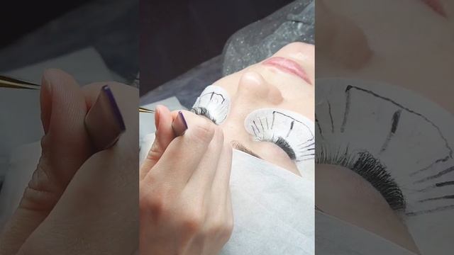 В процессе работы над 3д объемом. Наращивание ресниц. Работа ученицы на повышении. смотреть онлайн