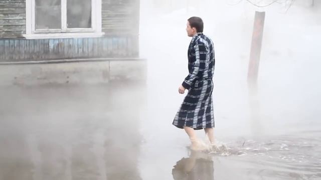 В Твери затопило улицу Мичурина смотреть онлайн