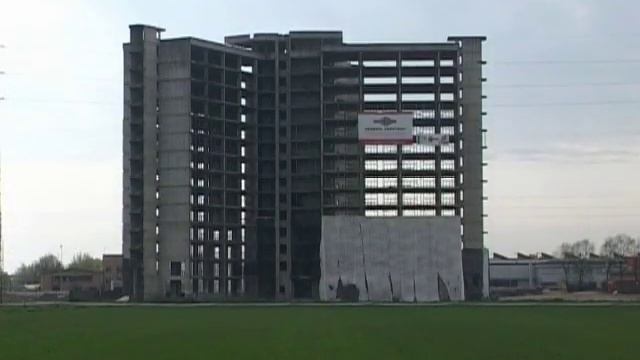 Abbattimento dell'ecomostro di San Giuliano Milanese смотреть онлайн