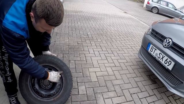 Проблема при замене колёс на Фольксваген Поло (Vw Polo 6R) смотреть онлайн