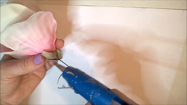 Jak zrobić kwiaty magnolii z foamiranu [HOW TO MAKE FOAM MAGNOLIA FLOWERS] - Pomysły plastyczne DiY смотреть онлайн