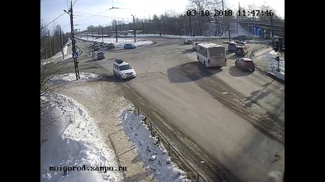 Забыл про пешеходов при повороте? смотреть онлайн
