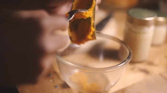 突然、弟が泊まりに来た...張り切りすぎて、テーブルいっぱいの料理に。 смотреть онлайн