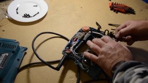 Как разобрать электролобзик MAKITA 4329