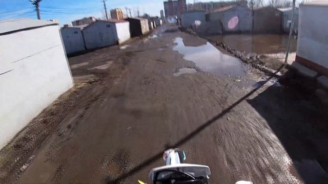 До магазина на питбайке / Покатушки на мотоцикле смотреть онлайн