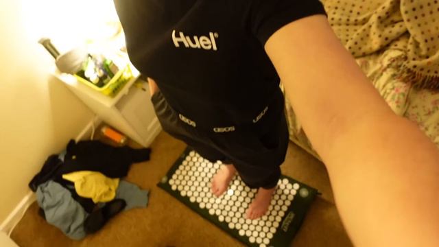 I tried an Acupressure Mat смотреть онлайн