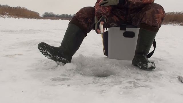ЛОВЛЯ ОКУНЯ И ЩУКИ ЗИМОЙ!!! смотреть онлайн