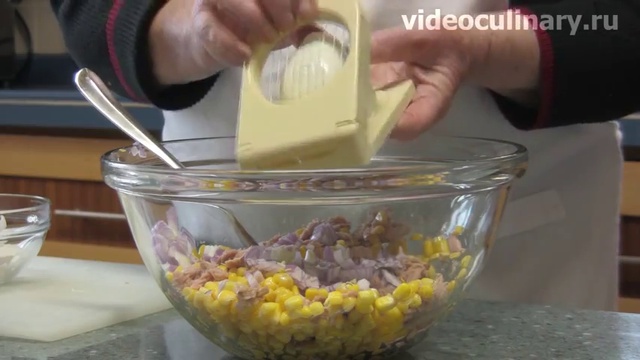 Как приготовить салат из кукурузы с тунцом смотреть онлайн