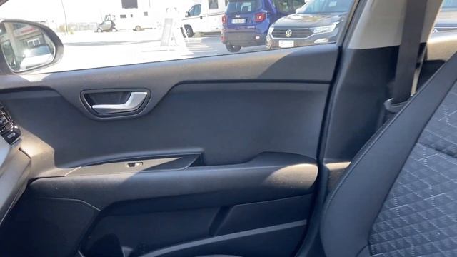 Kia Rio 1.0 T-GDi 100 CV MHEV iMT Style смотреть онлайн