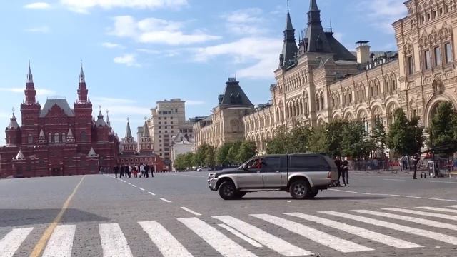 Митсубиси на Красной Площади 2 смотреть онлайн