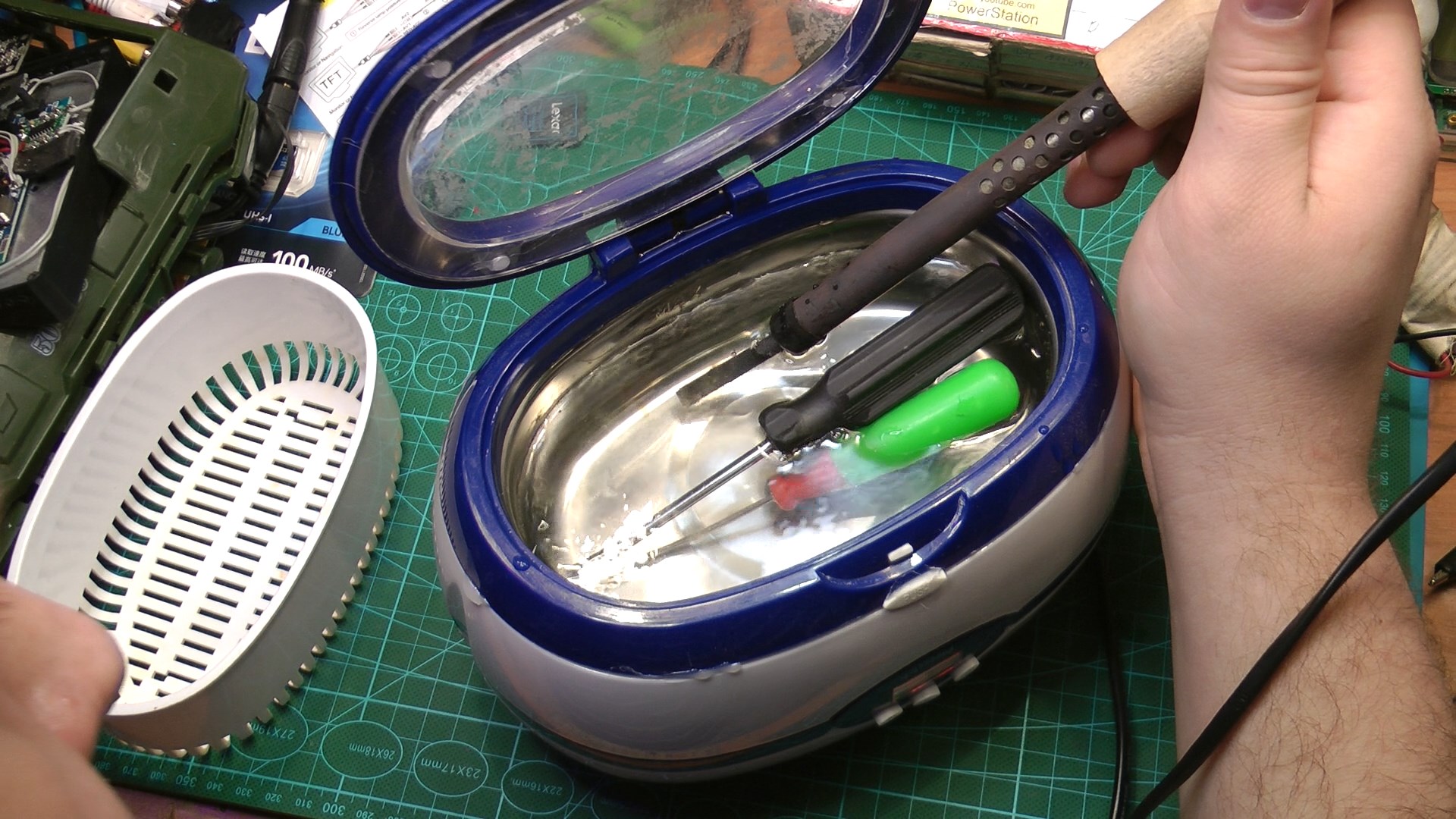 Посылки с АЛИ #25. Мини TV c OZON + крутой ультразвуковой подгон от подписчика!) смотреть онлайн