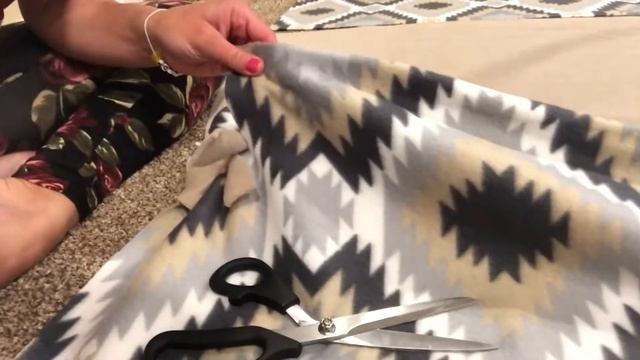 How To Make A Large Fleece Tie Blanket #fleece #tieblanket #fleeceblanket