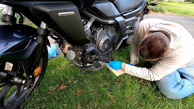 How to change the oil in Honda CTX700 DCT смотреть онлайн