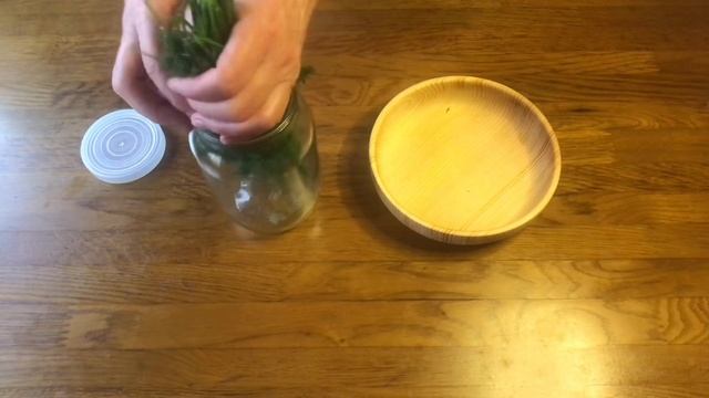 Зелень остаётся свежей до  2-х  недель.