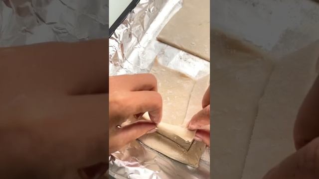 Слойка с вишней ?? #слойкасвишней #рецепты #выпечка