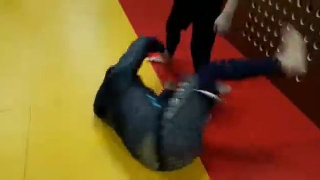 Процесс тренировки в Сергүү(2) смотреть онлайн