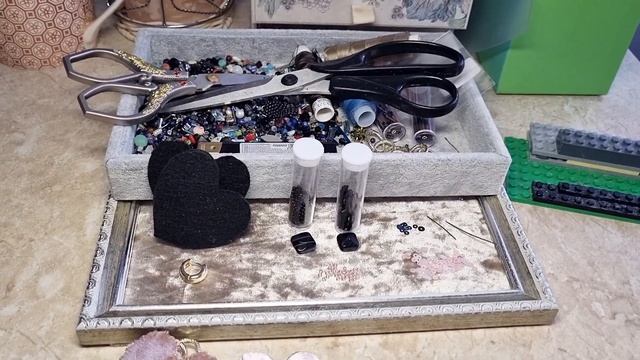 Серьги сердца из бархата и вышивкой, детали вышивки. #авторскиеукрашения #серьгисердца #вышивка смотреть онлайн