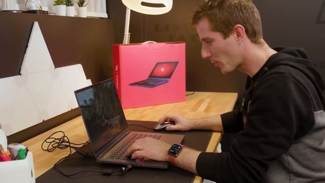 Intel and MAINGEAR made a laptop!?? - MAINGEAR Element Laptop Showcase (2019) смотреть онлайн